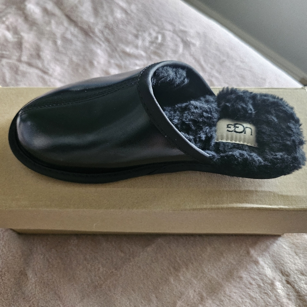 Ugg - Picture 2 of 2